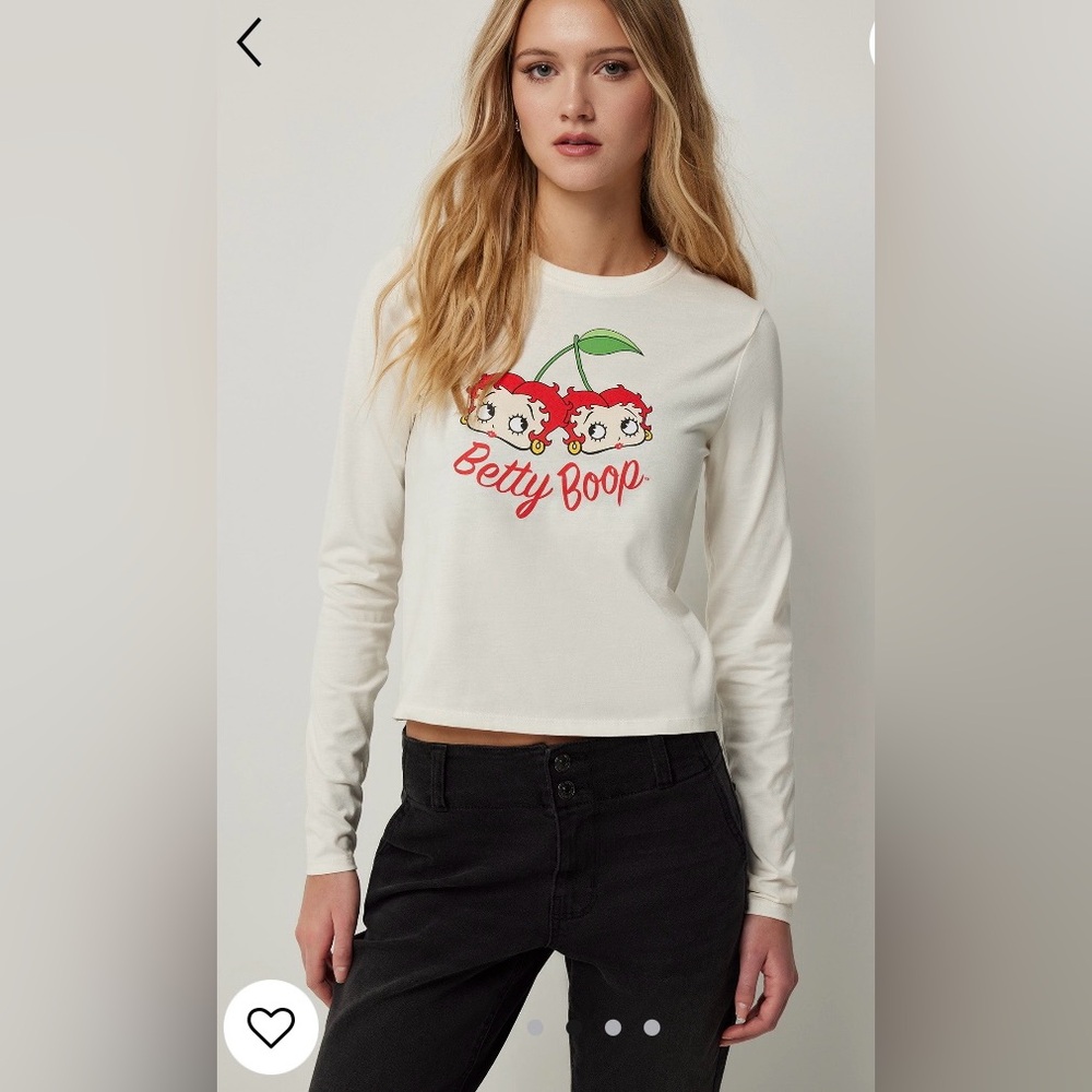 NWTS White Betty Boop Graphic Fitted Long Sleeve Top from Ardene Cherries 🍒